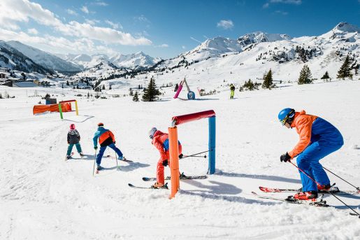 Дети будут рады посетить семейный горнолыжный парк Мисия Бибо , где их ждут специально подготовленные маршруты